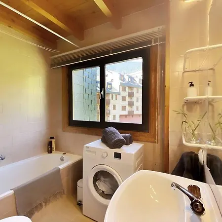 Duplex Abuhardillado Con Parking Apartment Vielha Exterior photo