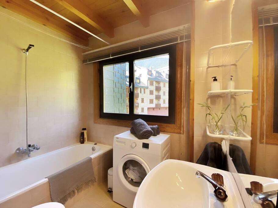Duplex Abuhardillado Con Parking Appartement Vielha e Mijaran